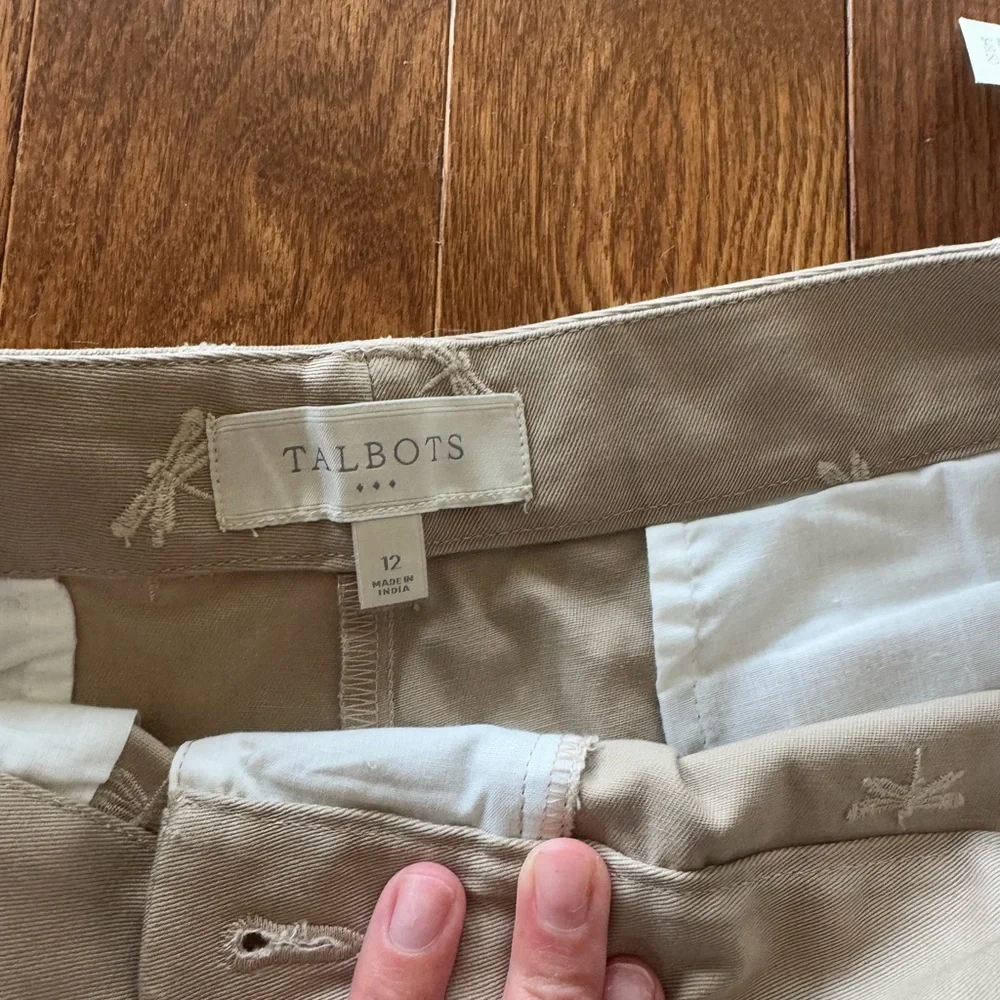 TALBOTS Women’s Tan Embroidered Shorts (Size 12) NWT - Picture 2 of 3
